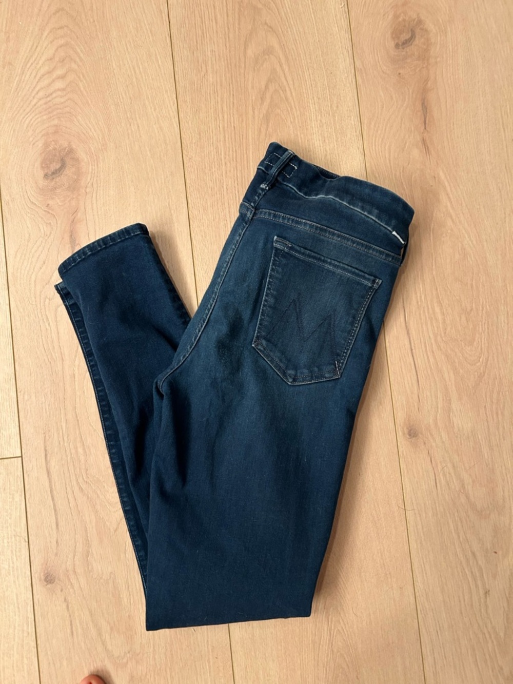 Sexy AF size 33/34 length MOTHER. Indigo Wash, stretchy, skinny Jeans.